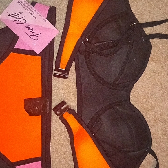 ColorBlock Bikini Swimsuit - Picture 2 of 3